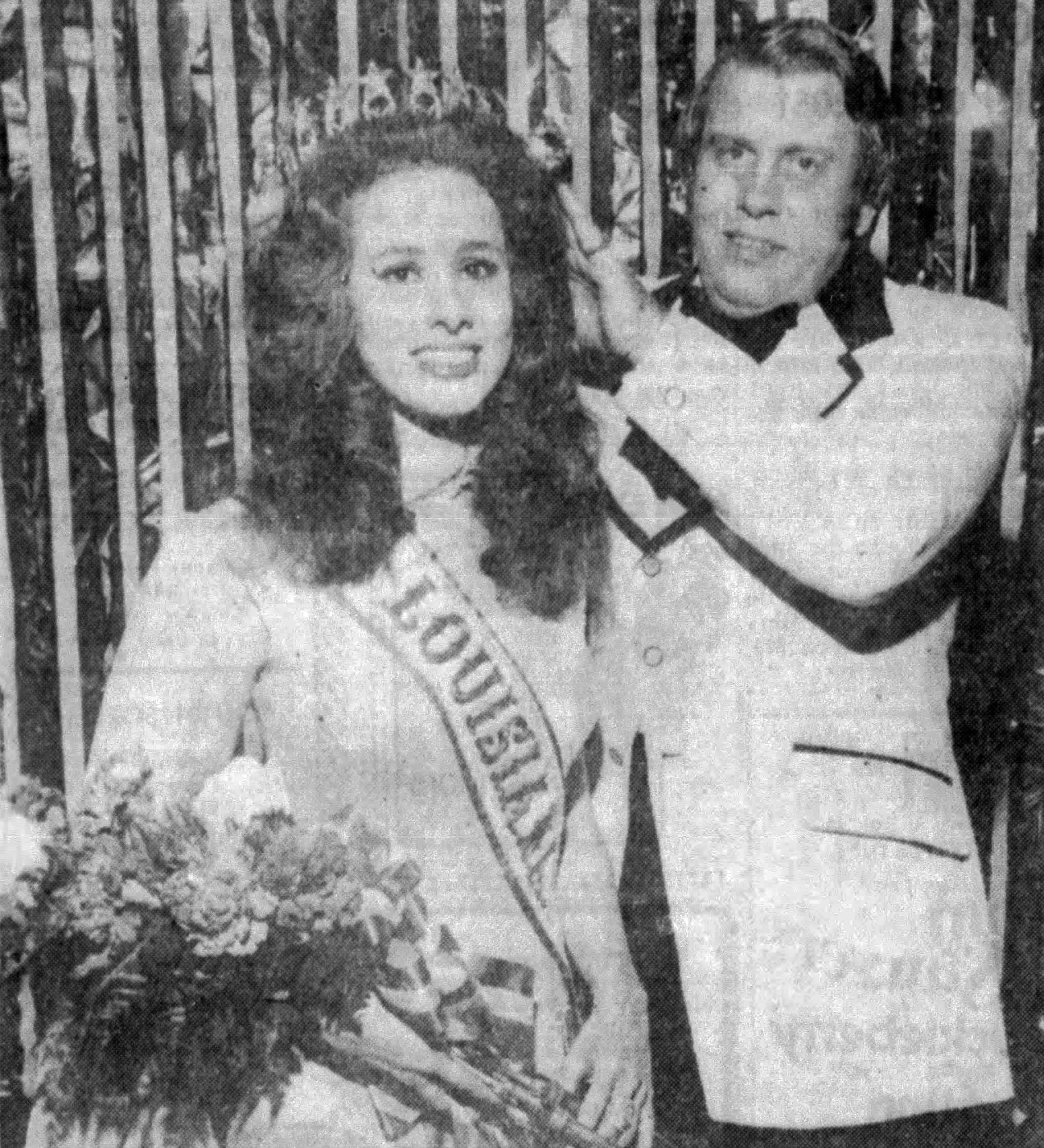 Rhonda Shear is crowned Miss Louisiana USA 1975