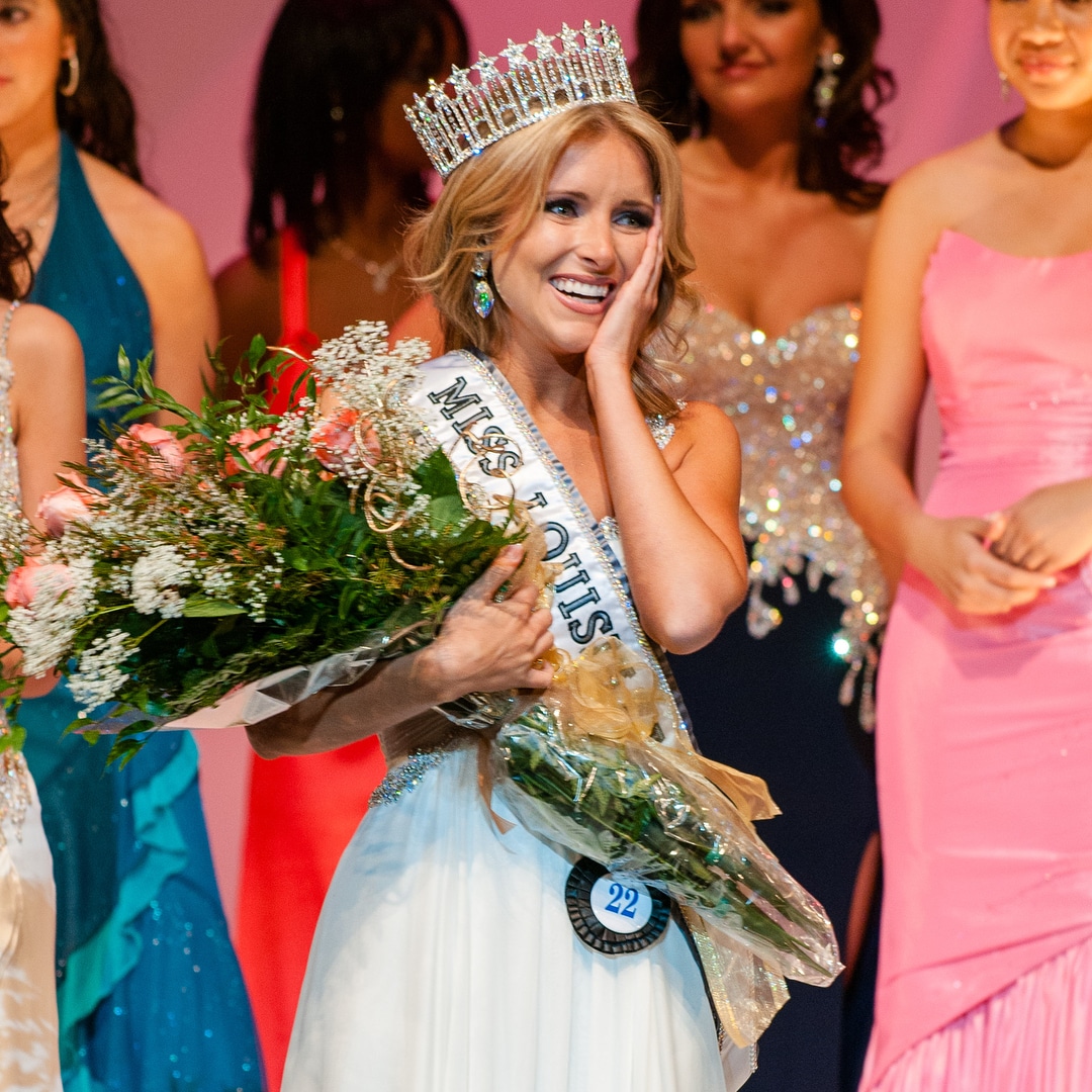 Lacey Minchew takes her first walk as Miss Louisiana USA 2009