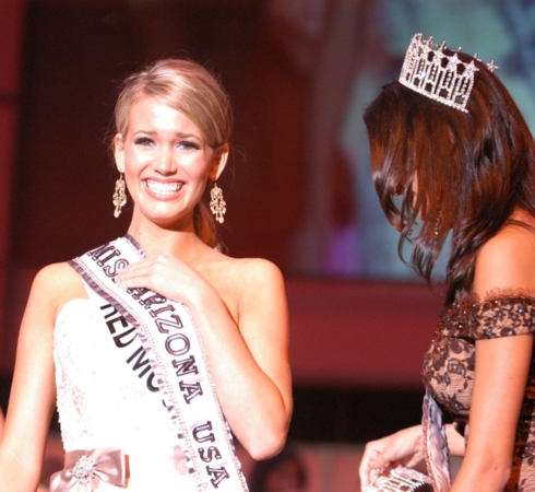 Courtney Barnas reacts to winning Miss Arizona USA 2007