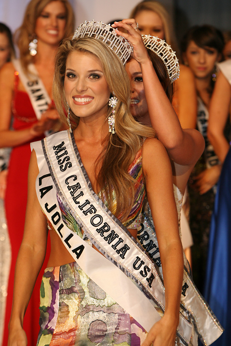 Carrie Prejean is crowned Miss California USA 2009.