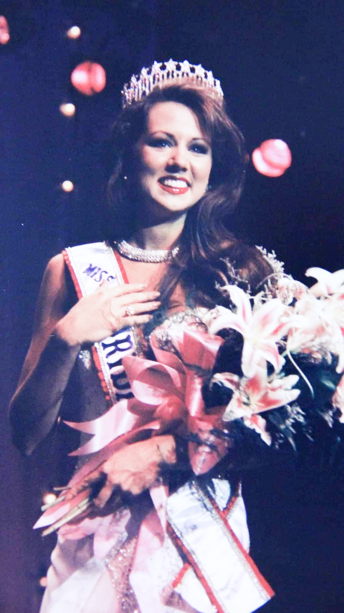 Kristin Ludecke is crowned Miss Florida USA 2000