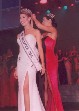 Georgia Crowning Photo • Miss 2002