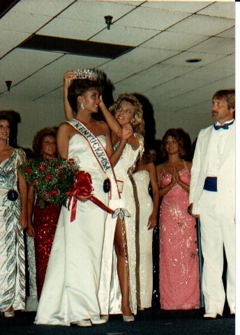 Beth Ann Clark is crowned Miss Kentucky USA 1987