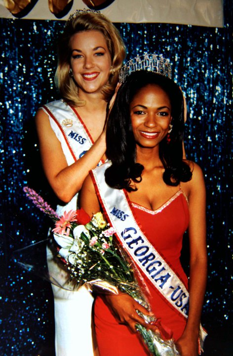 Georgia Crowning Photo • Miss 1998
