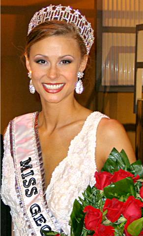 Georgia Crowning Photo • Miss 2004