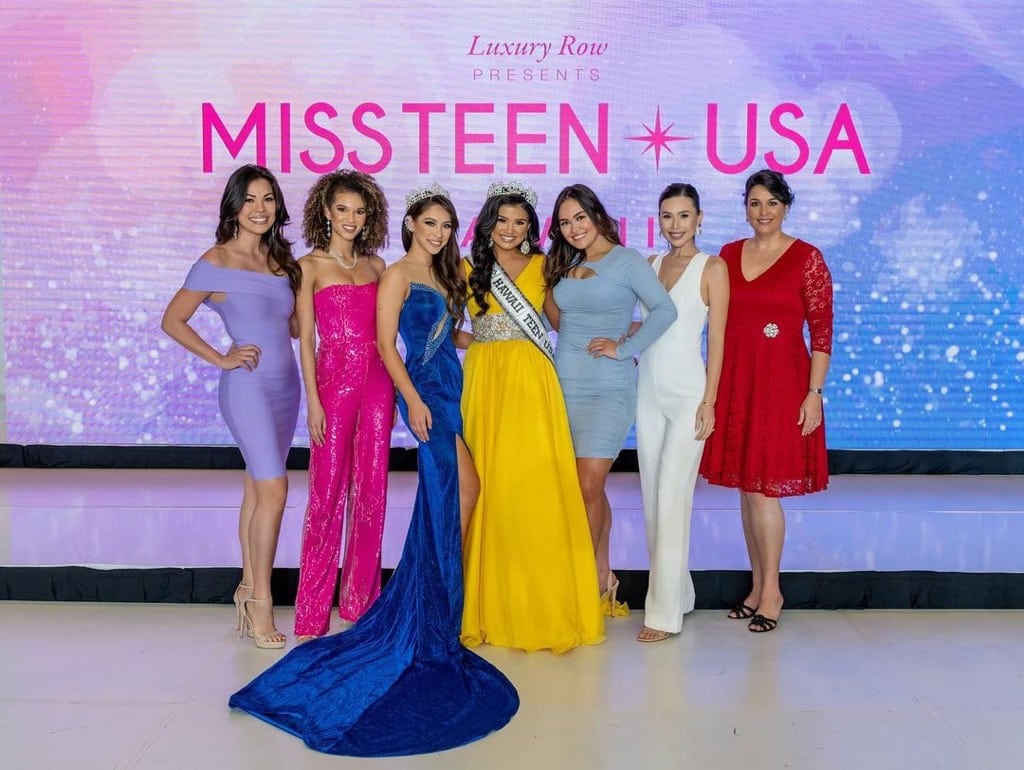 Current and former titleholders at Miss Hawaii Teen USA 2022