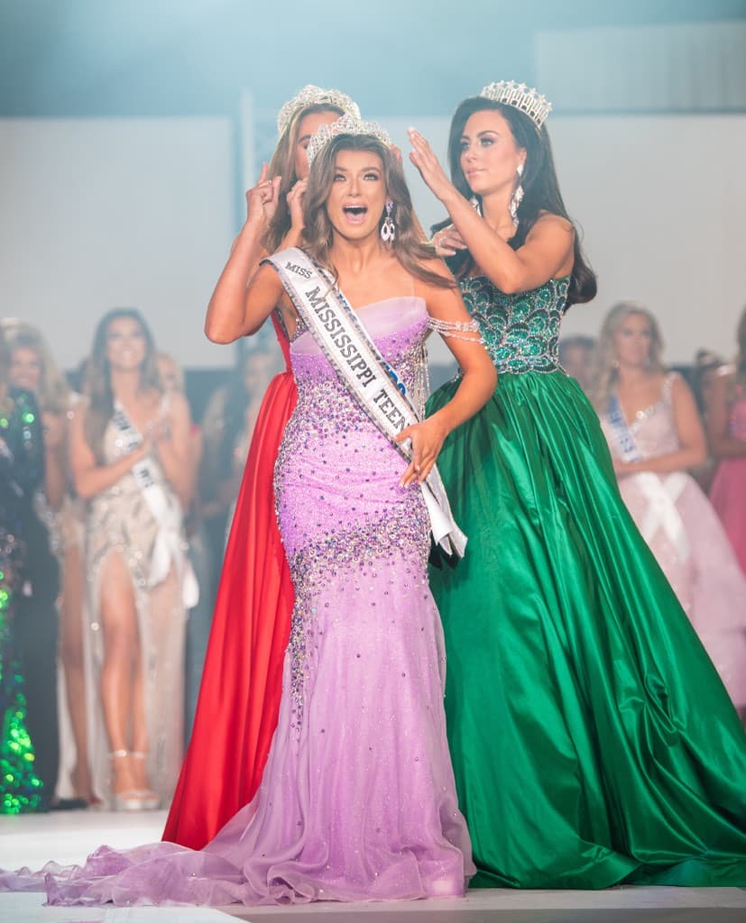 McKenzie Cole is crowned Miss Mississippi Teen USA 2022
