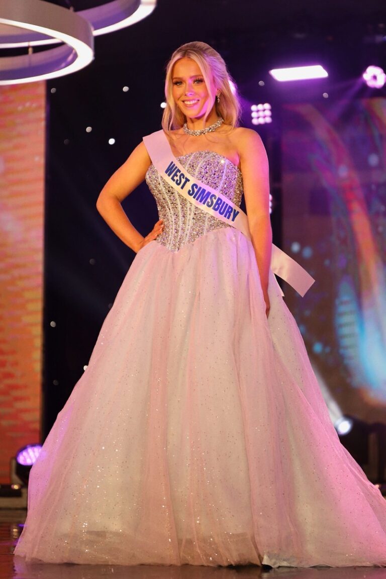 Connecticut State Gown Photo Album • Teen 2026