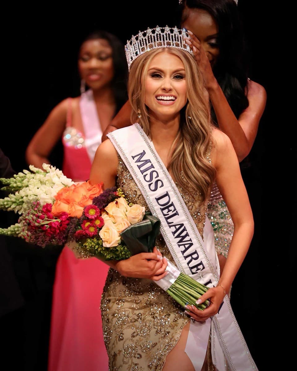 Delaware-Crowning-Photo-%E2%80%A2-Miss-2