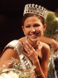 Alicia Michioka is crowned Miss Hawaii USA 2003