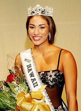 Hannah Thomas is crowned Miss Hawaii Teen USA 2006