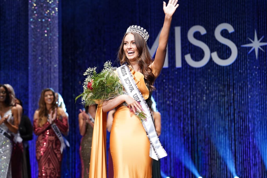 Grace Lynn Keller takes her first walk at Miss Iowa USA 2023
