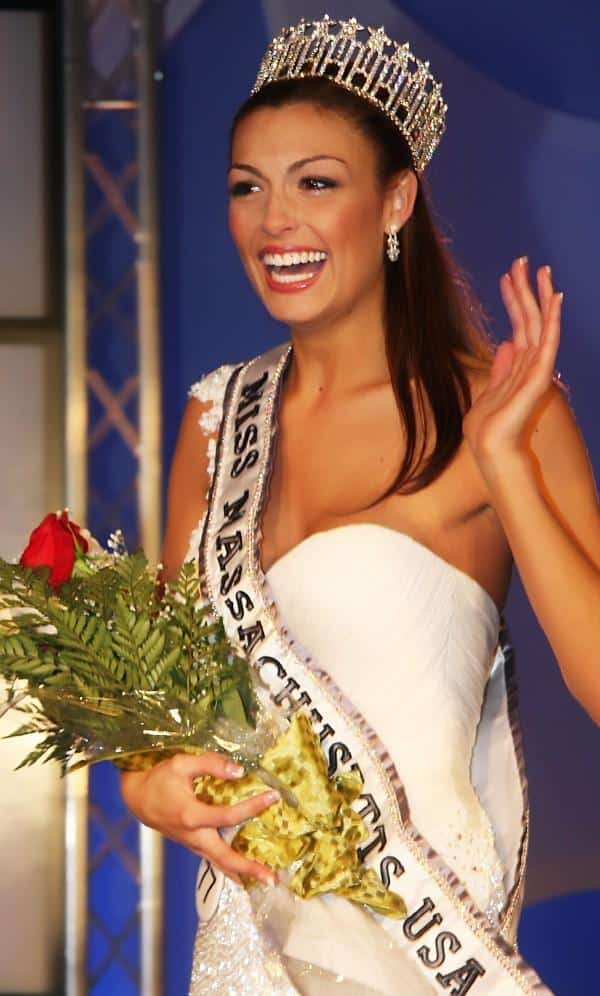 Jackie Bruno is crowned Miss Massachusetts USA 2008