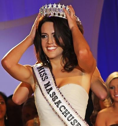 Alison Cronin is crowned Miss Massachusetts USA 2009