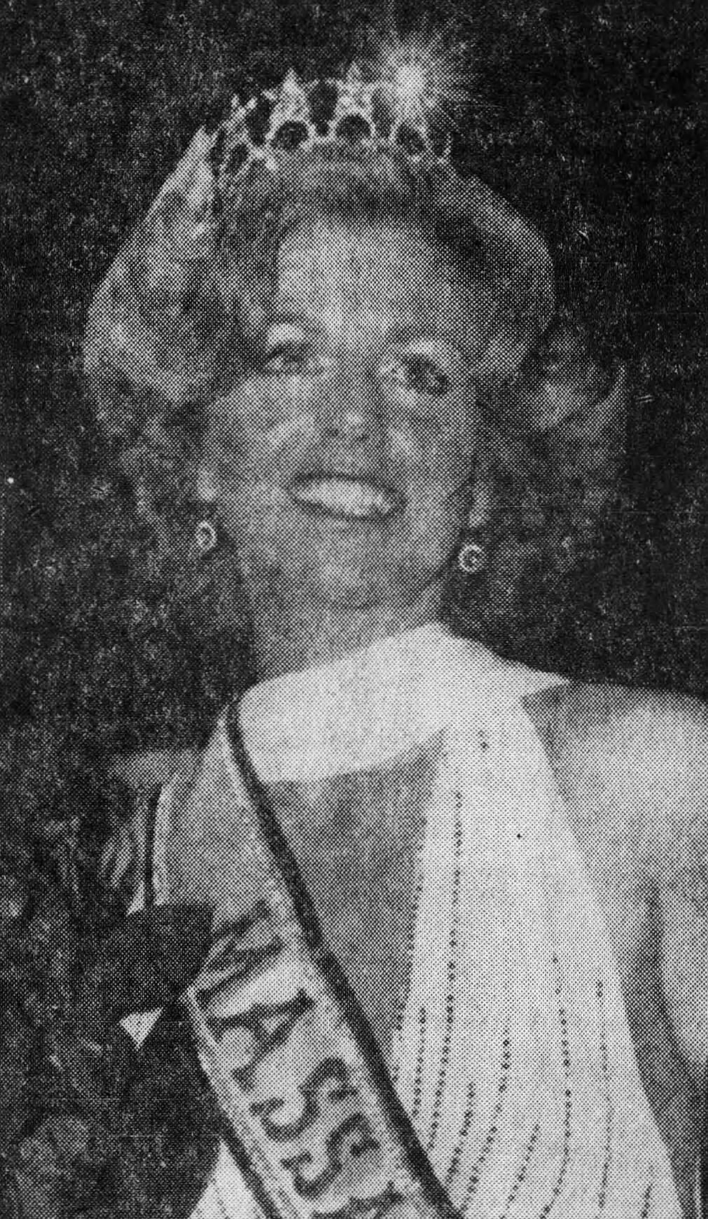 Holly Ann Hoyle is crowned Miss Massachusetts USA 1976