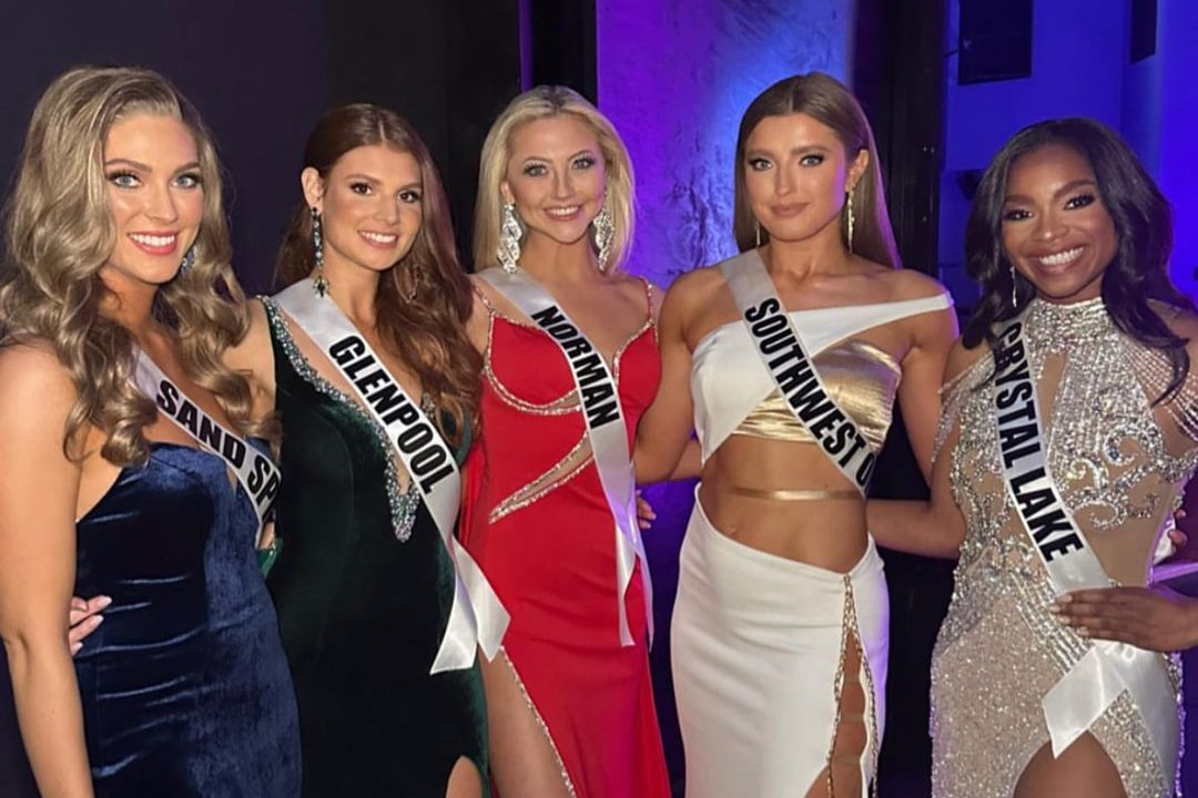 Miss Oklahoma USA 2023 top five • Hunter Fraley (4RU), BreAnna Hall (3RU), Liv Walbeck (Miss OK USA), Danika Christopherson (1RU), Samone Thompson (2RU)