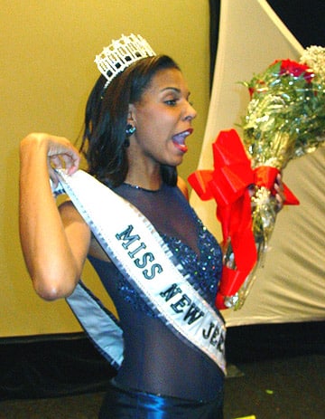 Vanessa Baker is crowned Miss New Jersey USA 2003