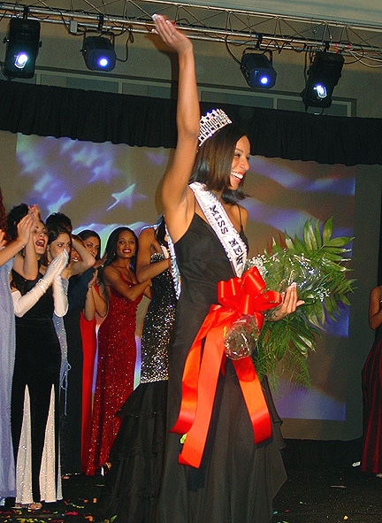 Janaye Ingram is crowned Miss New Jersey USA 2004