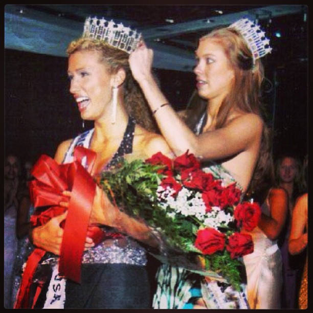 Jessica Boyington is crowned Miss New Jersey USA 2006