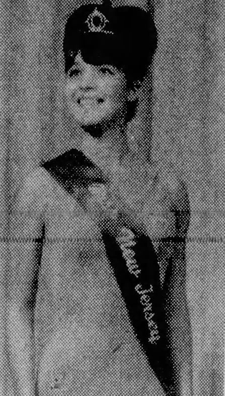 Linda Papa is crowned Miss New Jersey USA 1968
