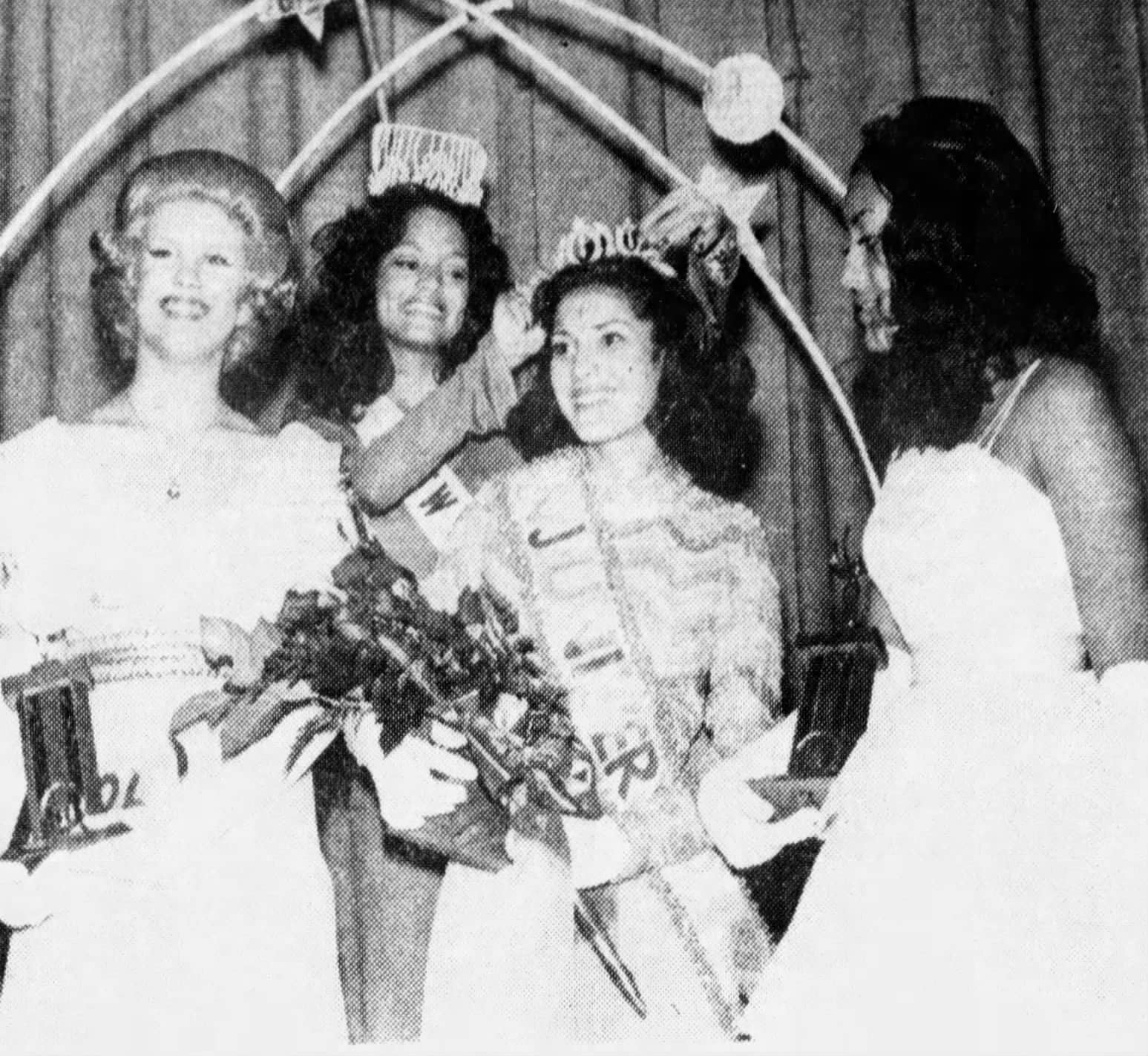 Leila DeSantis is crowned Miss New Jersey USA 1972