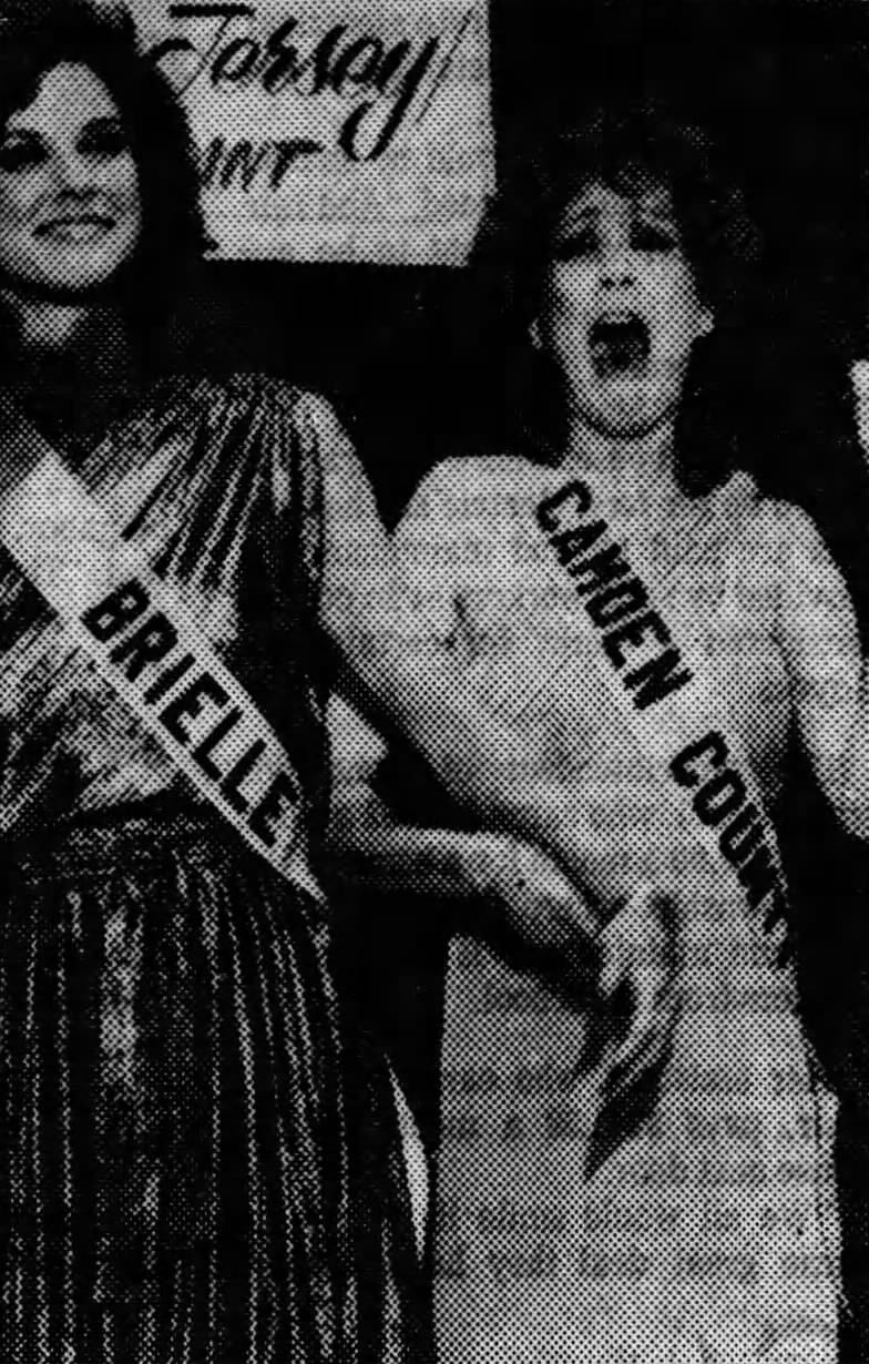 Janice Lynn Straub is crowned Miss New Jersey USA 1982