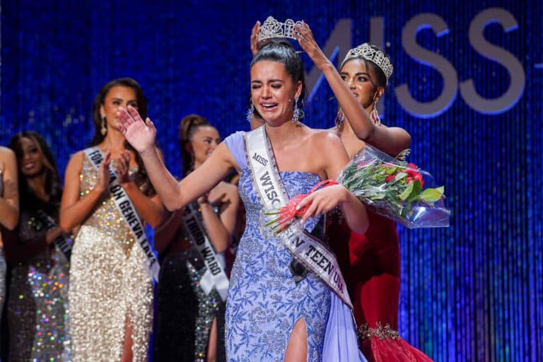 Shelby Hohneke is crowned Miss Wisconsin Teen USA 2023