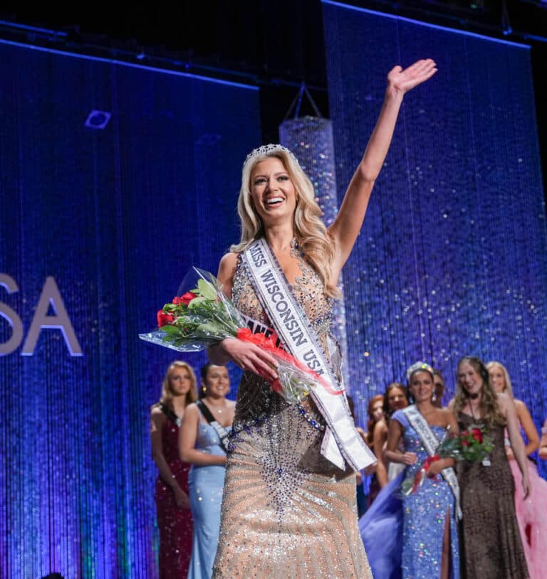 Alexis Loomans takes her first walk as Miss Wisconsin USA 2023