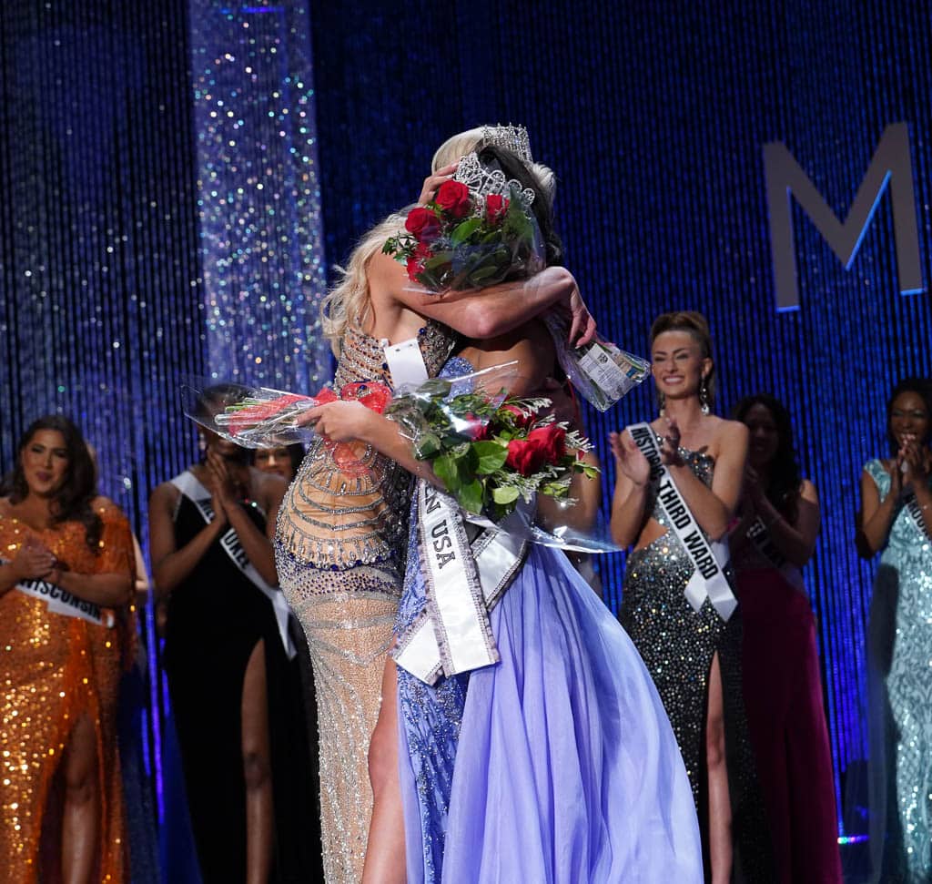 Alexis Loomans and Shelby Hohneke hug for the first time after winning Miss Wisconsin USA 2023 and Miss Wisconsin Teen USA 2023